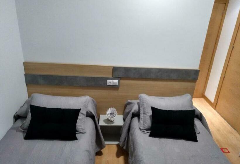 هتل Hostal Rioja Condestable