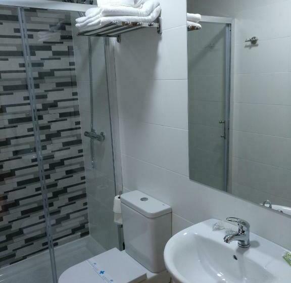 هتل Hostal Rioja Condestable