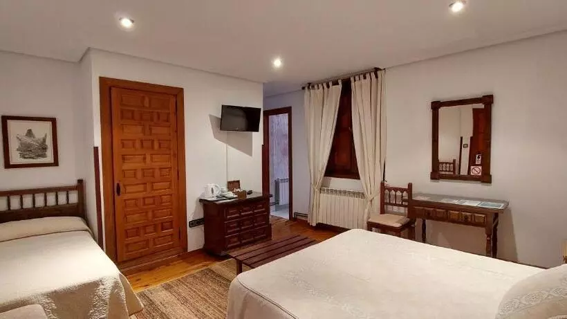 Отель Hosteria Picos De Europa