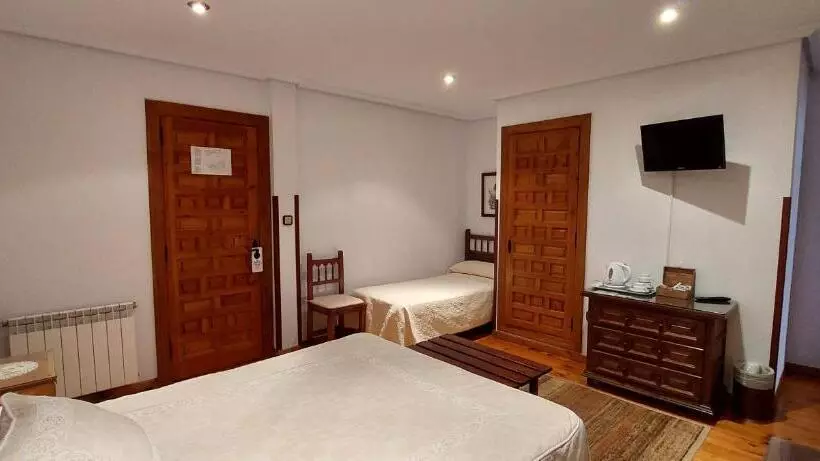 Отель Hosteria Picos De Europa