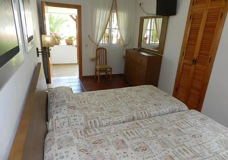 ホテル Hostal Las Acacias