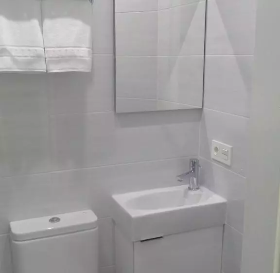 هتل Pensión Urumea