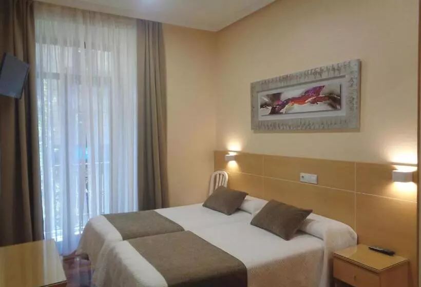 هتل Pensión Urumea