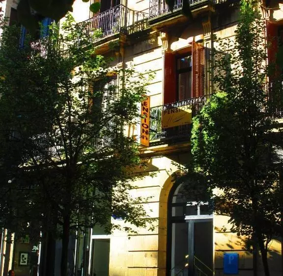 هتل Pensión Urumea