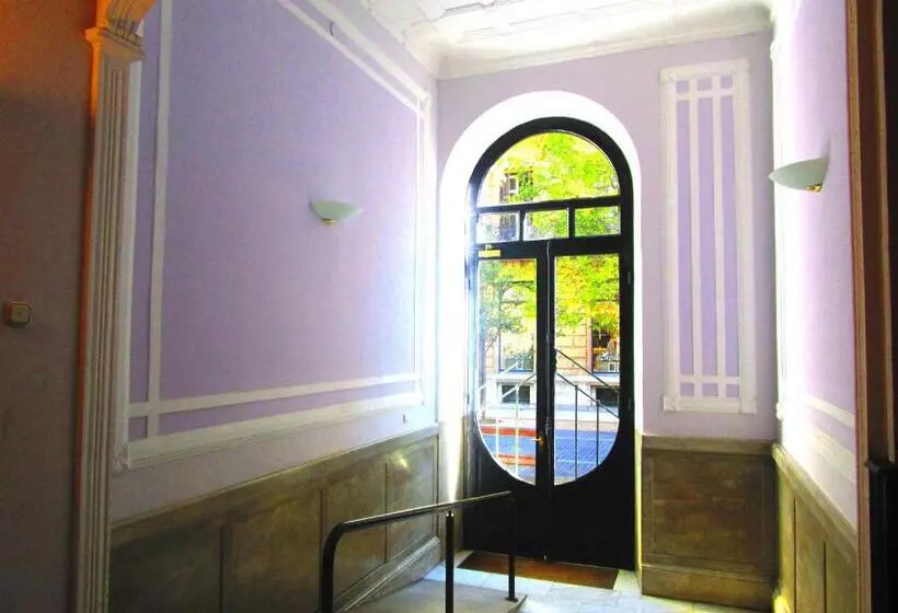 هتل Pensión Urumea