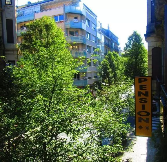 هتل Pensión Urumea