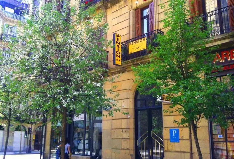 هتل Pensión Urumea