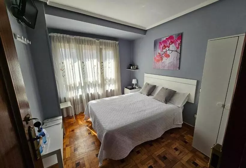 فندق Hostal Fidalgo