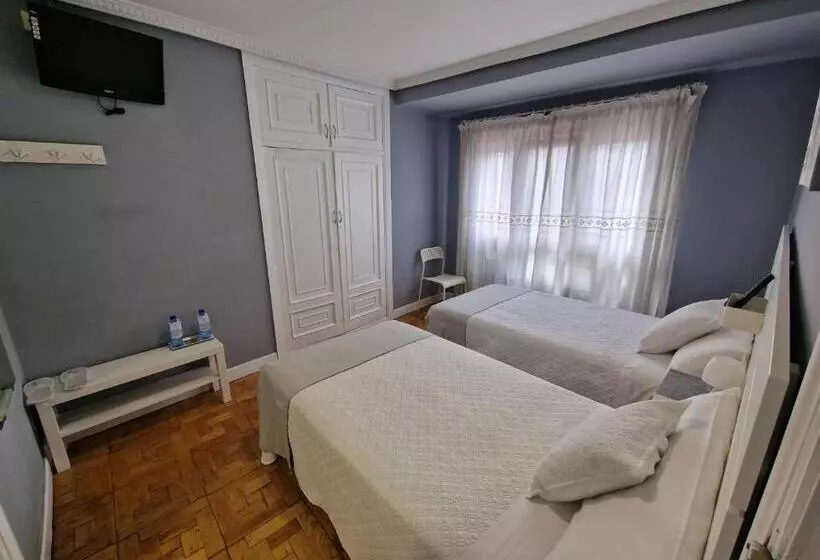 فندق Hostal Fidalgo