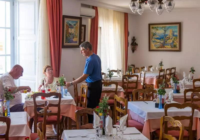 호텔 Hostal Sa Baronia