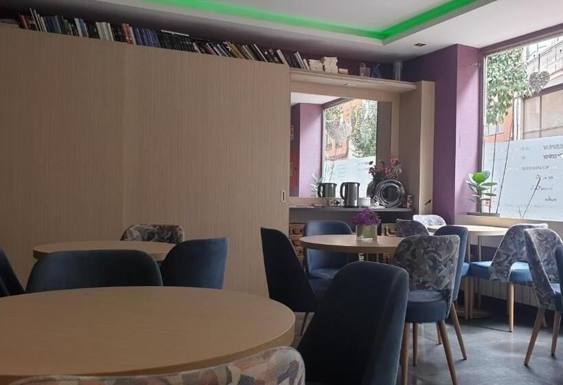 Hostal 4c Cuatro Caminos