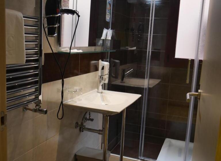 Hostal 4c Cuatro Caminos