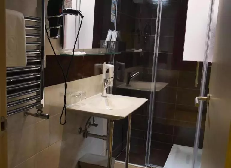 Hostal 4c Cuatro Caminos