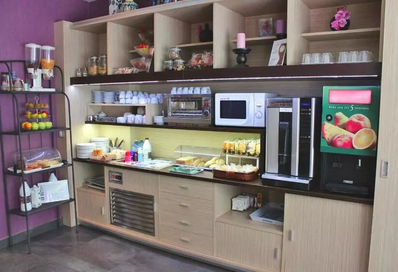 Hostal 4c Cuatro Caminos