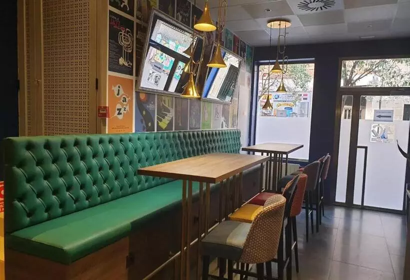 Hostal 4c Cuatro Caminos