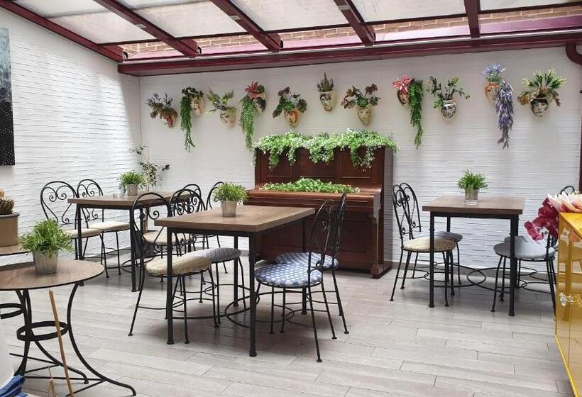 Hostal 4c Cuatro Caminos