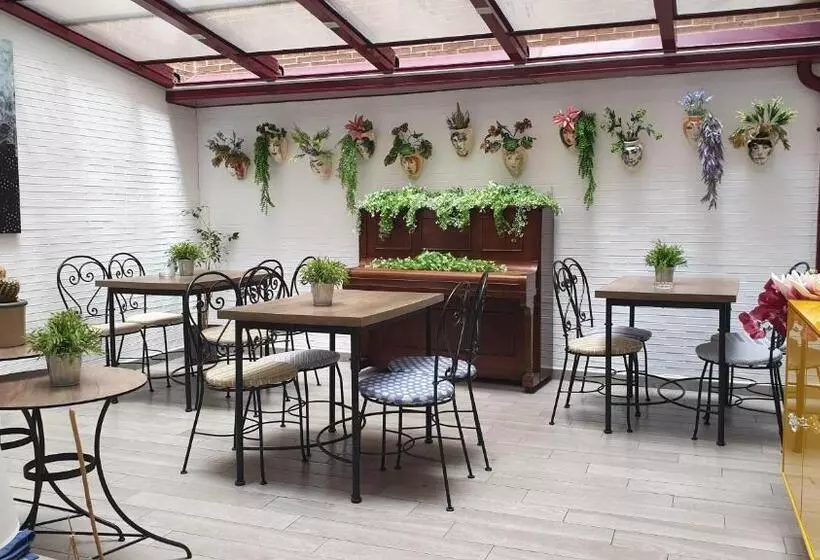 Hostal 4c Cuatro Caminos