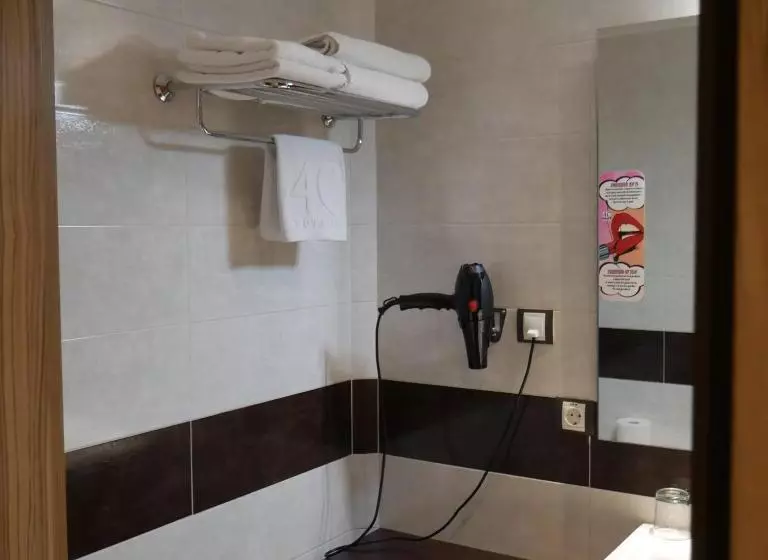 Hostal 4c Cuatro Caminos