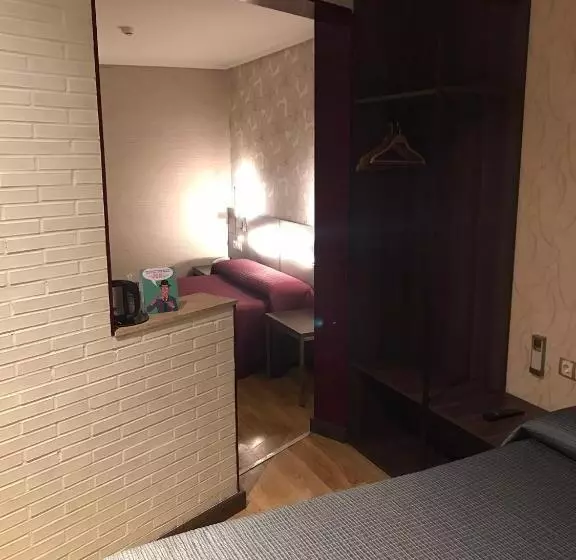 Hostal 4c Cuatro Caminos