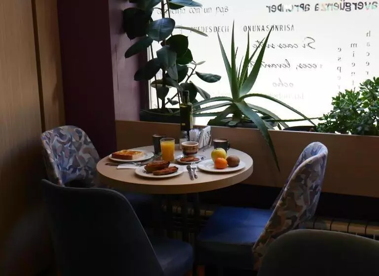 Hostal 4c Cuatro Caminos