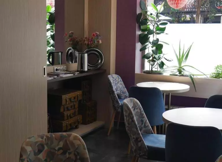 Hostal 4c Cuatro Caminos