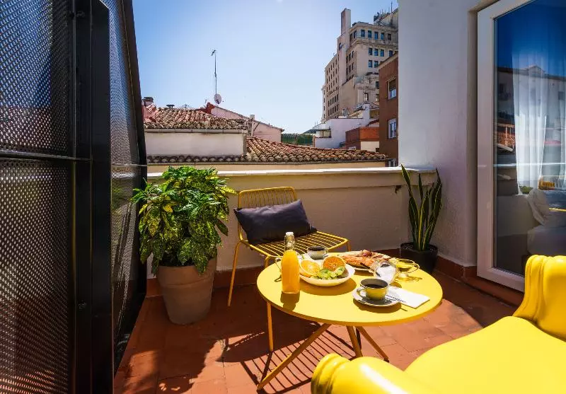 مسافرخانه Due Temps Madrid