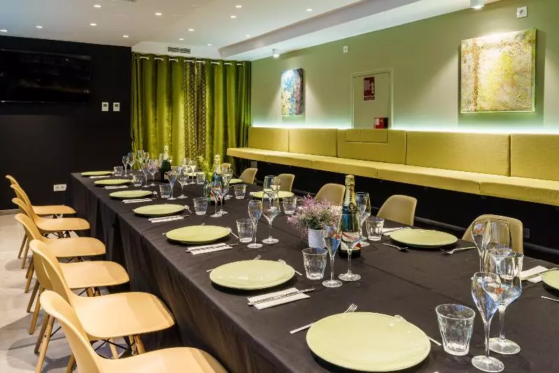 مسافرخانه Due Temps Madrid