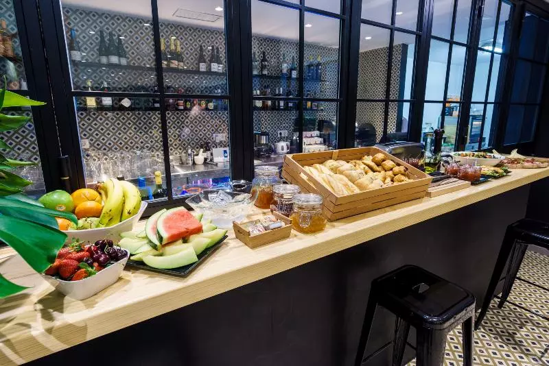 مسافرخانه Due Temps Madrid