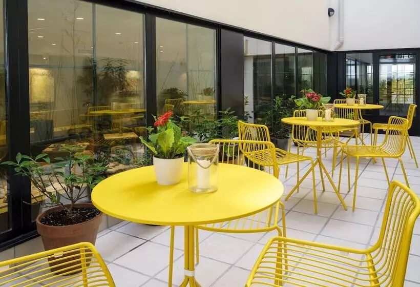 مسافرخانه Due Temps Madrid