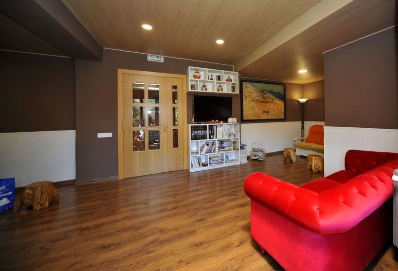 Hostal Vall D Aneu By Arcas & Sambola