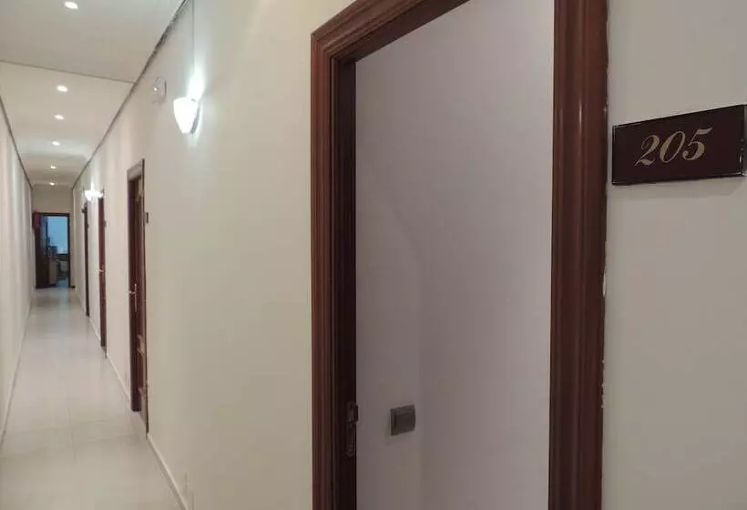 هتل Hostal Cervantes