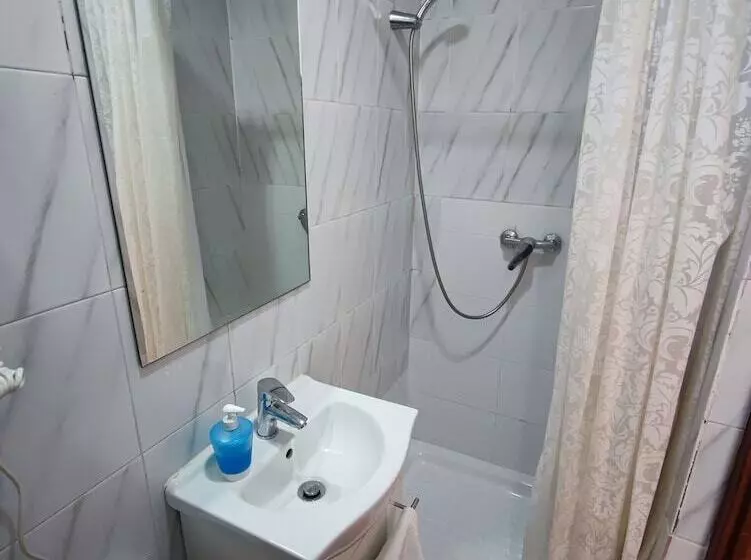 هتل Hostal Cervantes