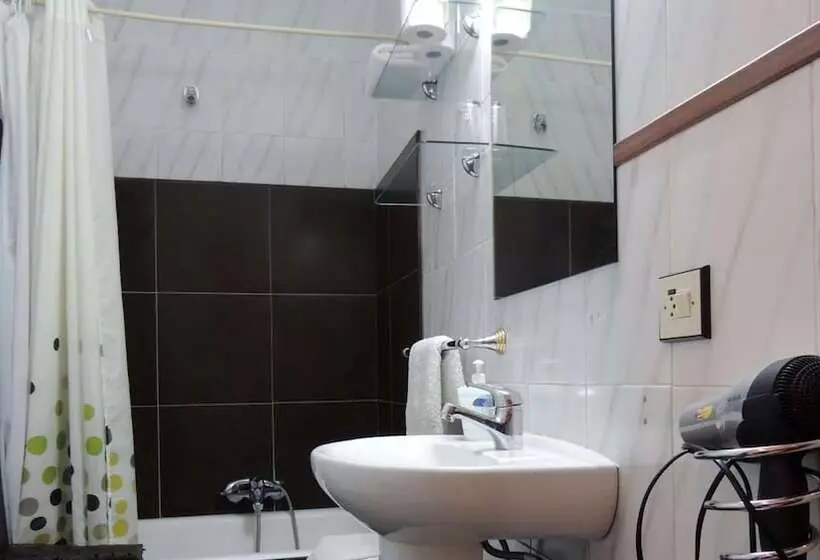 هتل Hostal Cervantes