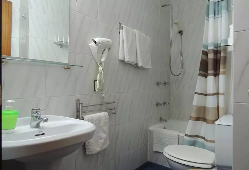 هتل Hostal Cervantes