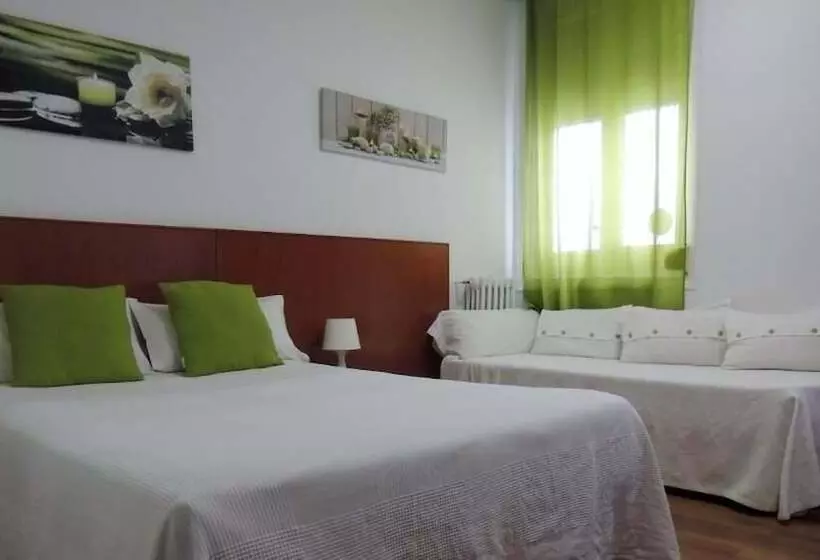 هتل Hostal Cervantes