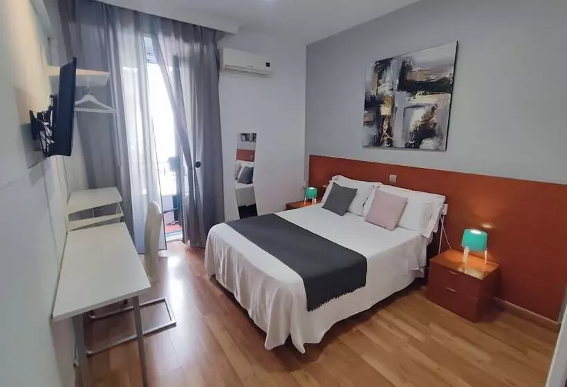 هتل Hostal Cervantes