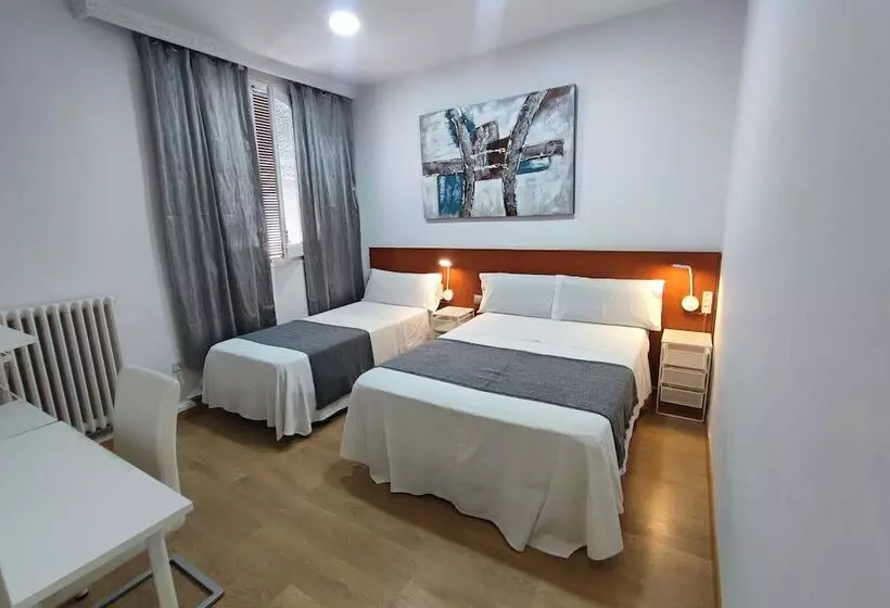 هتل Hostal Cervantes