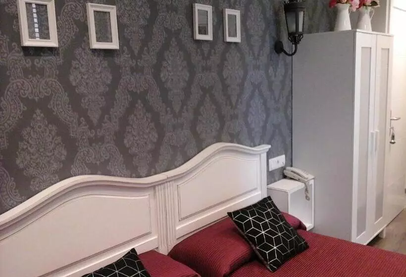 هتل Hostal Don Alfonso