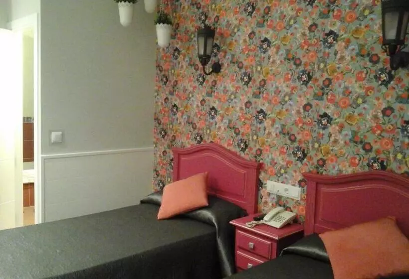هتل Hostal Don Alfonso