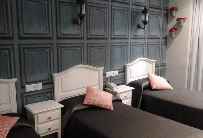 هتل Hostal Don Alfonso