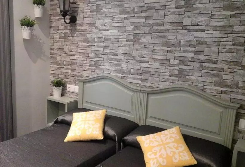 هتل Hostal Don Alfonso