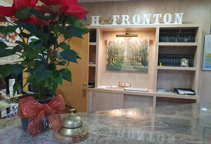 호텔 Hostal Fronton