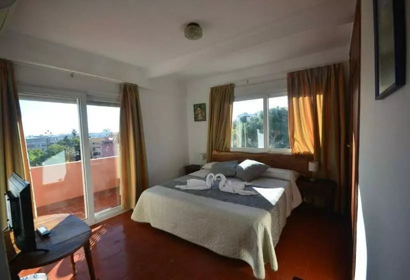 Отель Hostal La Palmera
