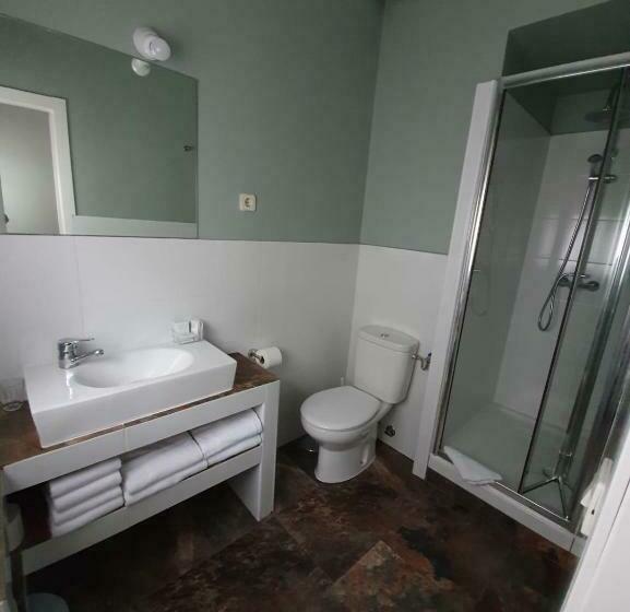 هتل Hostal Riesco