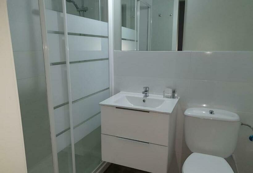 هتل Hostal Riesco