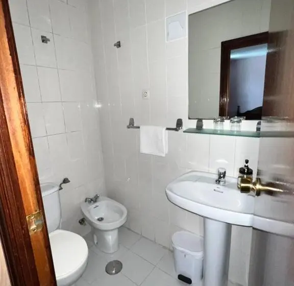 هتل Hostal Río Paraná