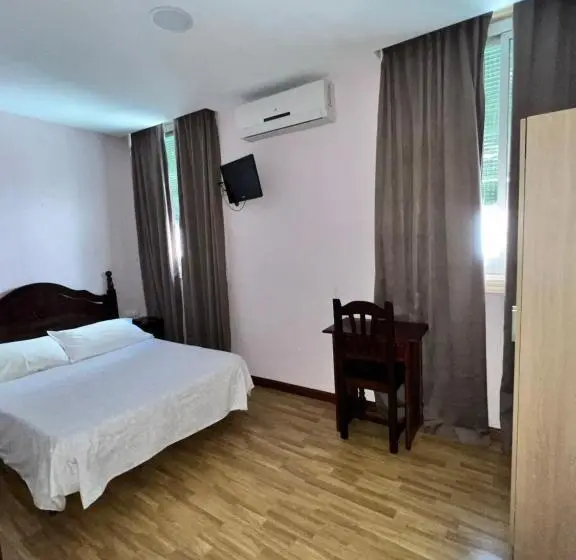 هتل Hostal Río Paraná