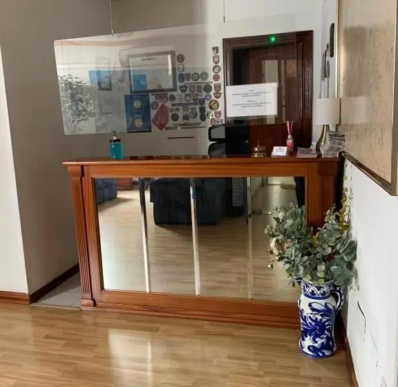 هتل Hostal Río Paraná
