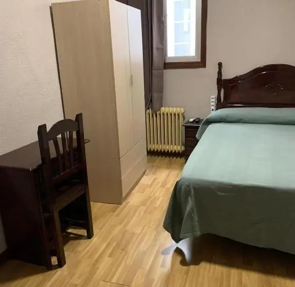 هتل Hostal Río Paraná