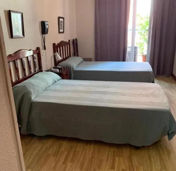 هتل Hostal Río Paraná